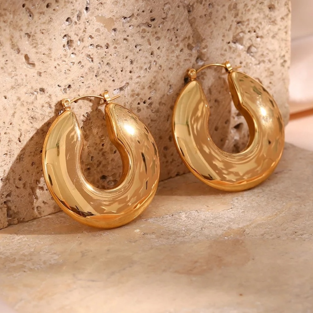 New Chunky 18k Gold Hoop Earrings - Picture 4 of 5